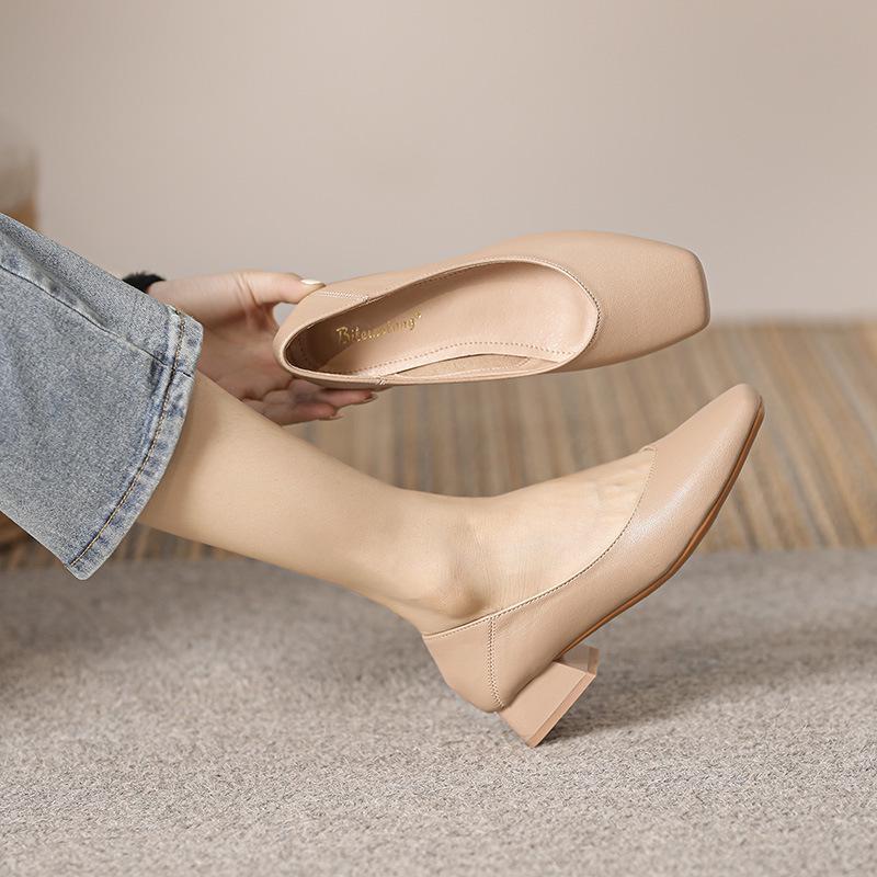 2023 Retro Soft Leather Square Toe Medium High Heel Women's Shoes