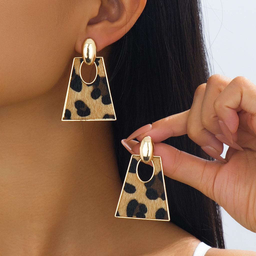 Rock Grunge Brown Leopard Print Punk Charm Earrings for Women Sexy Fashion Accessories New Leopard Print Earrings Y2K Zircon