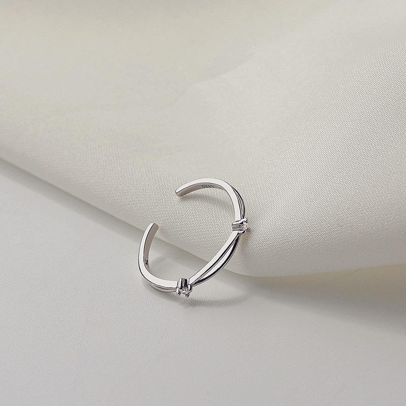 925 Silver-Plated Open-Mouthed Laughing Ring - Simple, Niche Design for Women, Modern Light Luxury Fashion, Unique Cold Style.