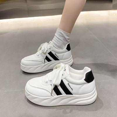 Beliebte Internet-Berühmtheit weiße Schuhe Damen 2025 neue Frühling Damen Schuhe vielseitige Plateauschuhe Muffin lässige Sportschuhe