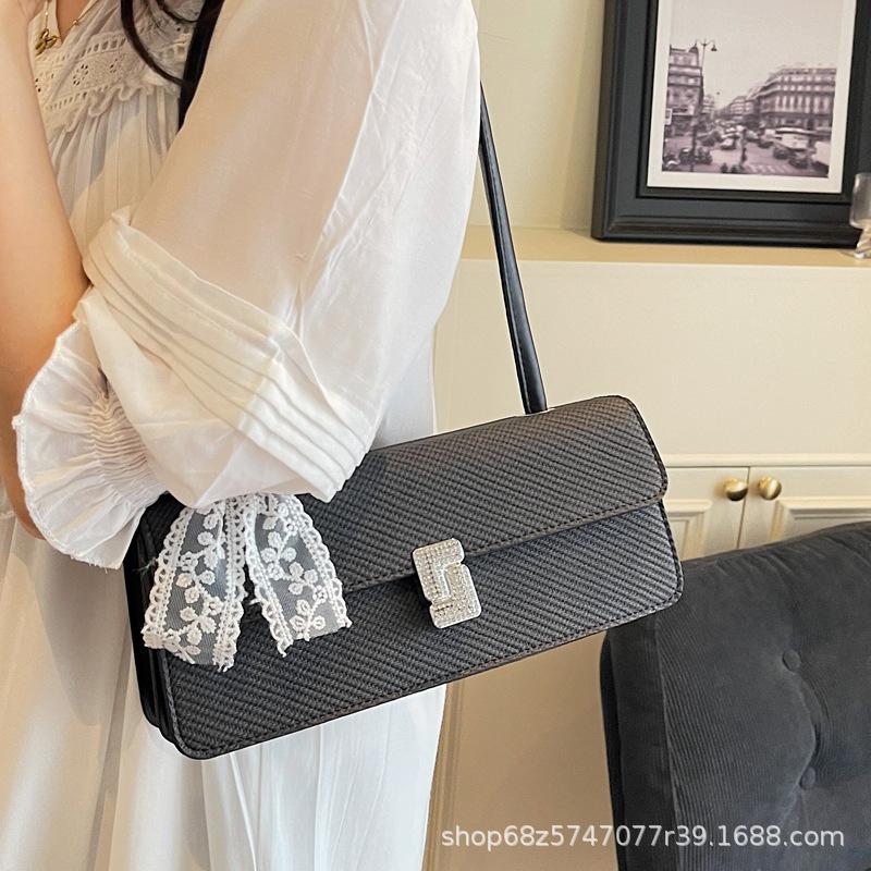 Simple Western-style underarm baguette bag 2025 spring/summer new Korean version fashionable sweet silk scarf shoulder bag popular women's bag