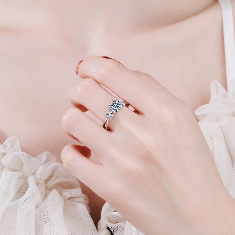 Raffinato Anello Nuziale in Argento Sterling S925 con Moissanite Floreale per Donna - 1 Carato, Design Semplice ed Elegante