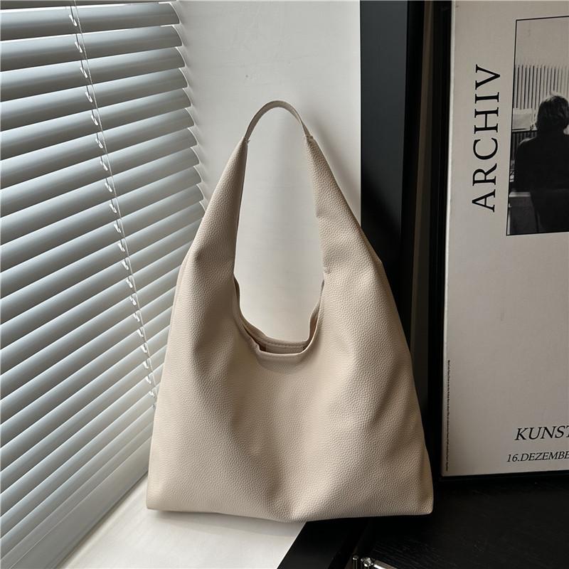 Autumn and winter large-capacity bag women's new fashion high-end commuter handbag shoulder armpit bag