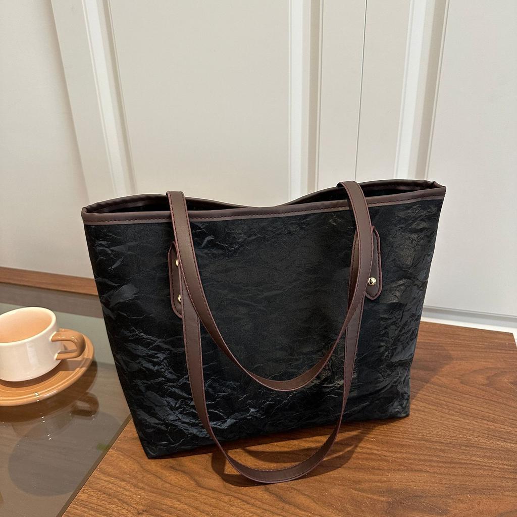 Simple Commuting and Leisure 2025 Winter New Solid Color Trend Fashion Large Capacity Trend Jitote Shoulder Women's Big Bag