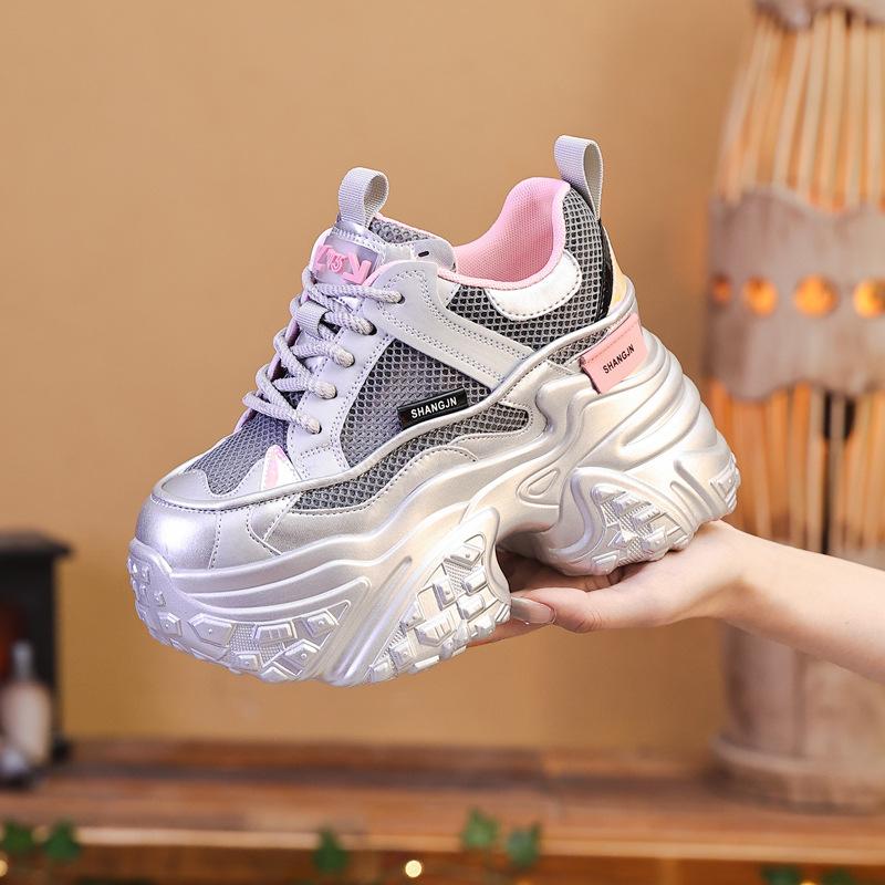 Damen-Sommer 2025 neue Leder-Plateau-Sport-Freizeitschuhe für kleine Frauen mit Innenhöhenerhöhung