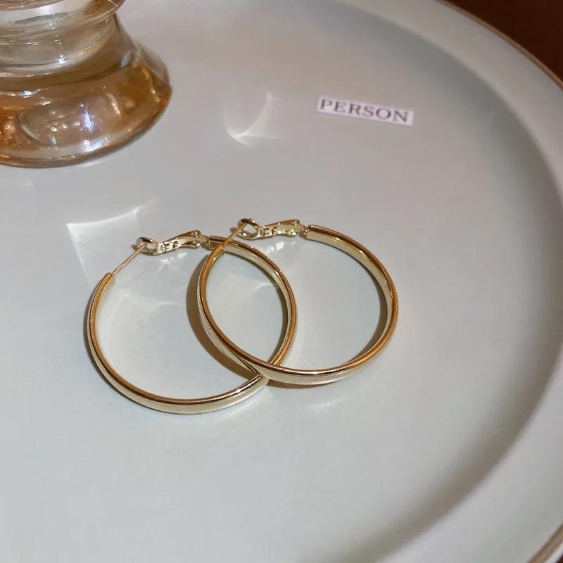 Fashion Simple Silver Color Hoop Earrings for Women Girl Circle Round Minimalist Earrings Party C-Shape Classic Jewelry Gifts