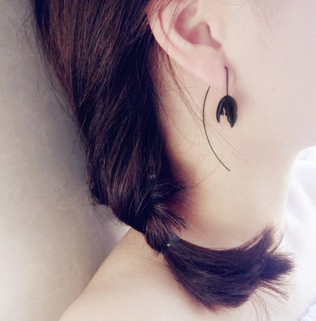 Vintage Black Series Stud Earrings 925 Silver Needle Minimalist High-End Personality Accessories for Women