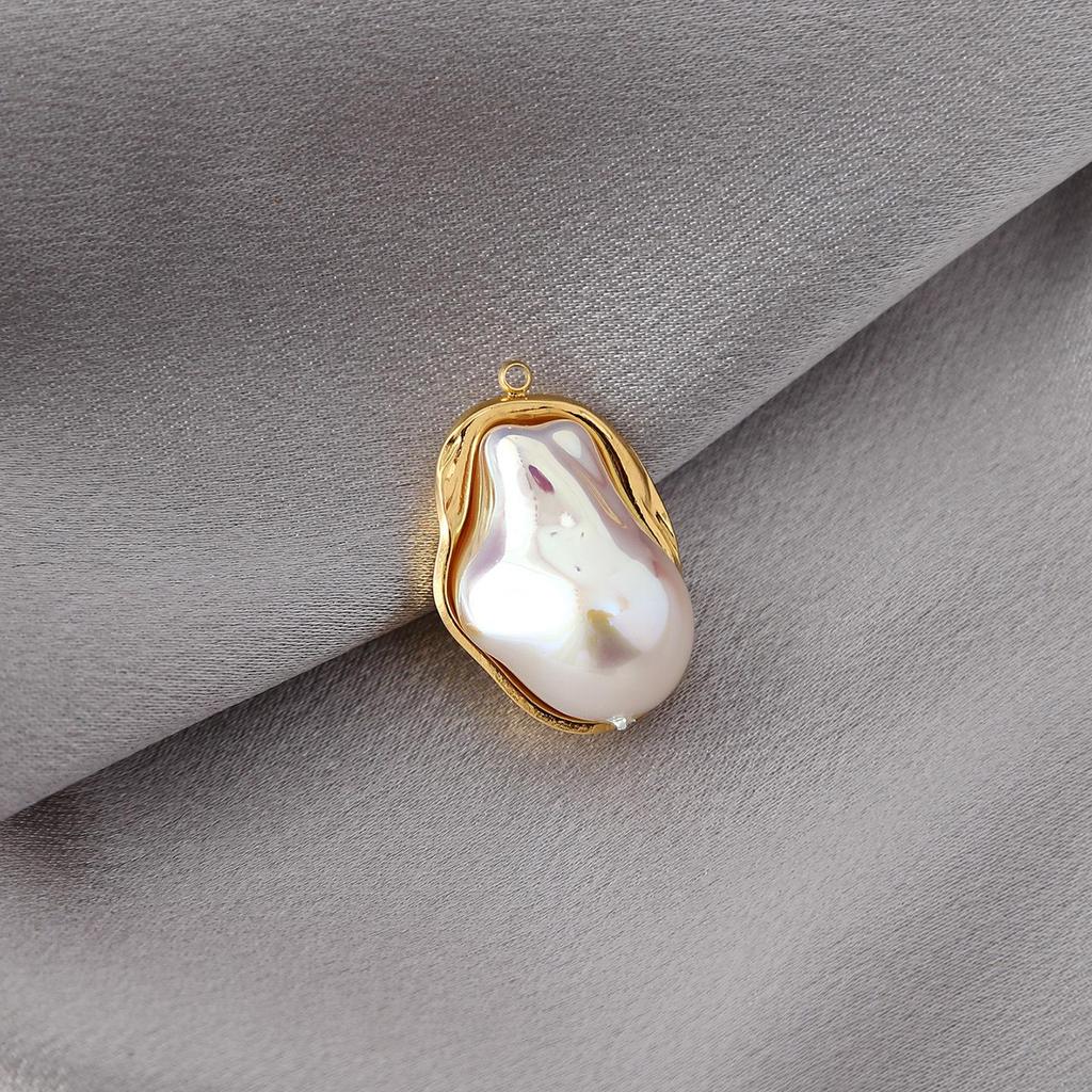 Seashell Dyed Pink Green White Tooth-Shaped Pendants for DIY Jewelry