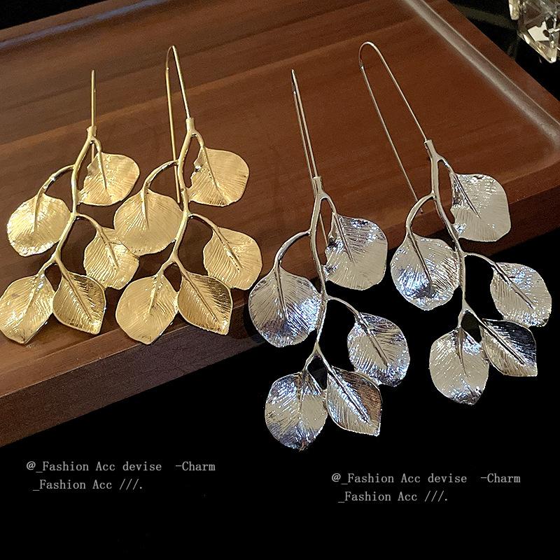 Metal Leaf Chain Pull Necklace European and American Personality Fashion Collarbone Chain Retro Exaggerated Design Jewelry