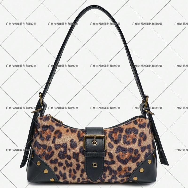 Ladies Vintage Merad Old Tinted Leather Locomotive Bag Rivet Pin Buckle Decorative Shoulder Underarm Baguette Bag