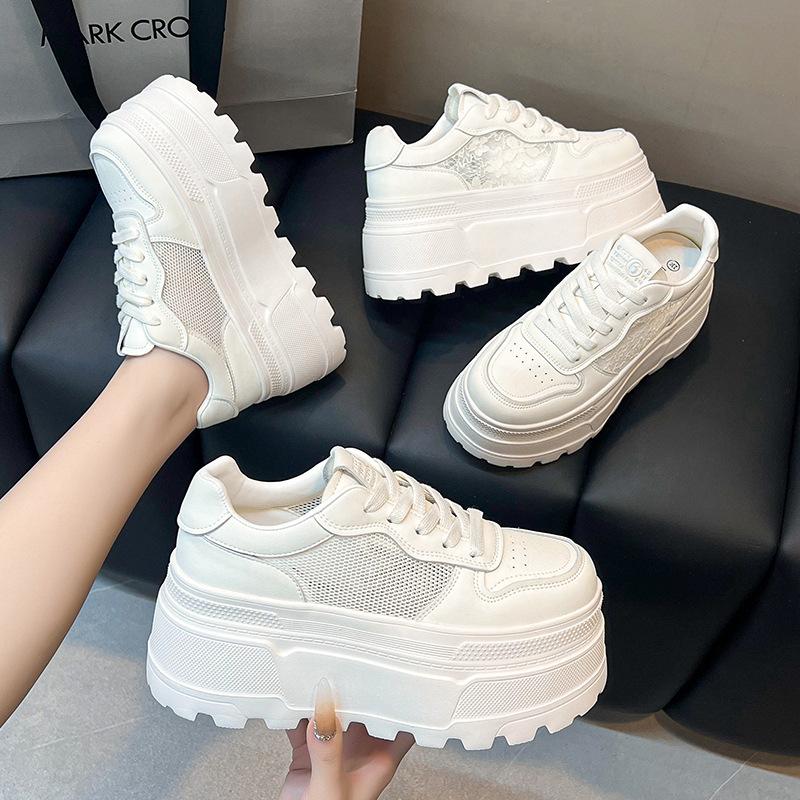 Korean version of the height increase white shoes 2025 new versatile super fire with skirt small autumn explosion thick baseplate shoes tide