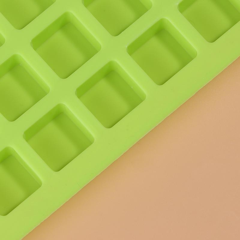 126-Kammer-Quadrat-Silikonform DIY Hausgemachte Mini-Süßigkeiten Schokolade Gummibärchen Eiswürfel Gelee Backformen Kuchen Dekorationswerkzeuge