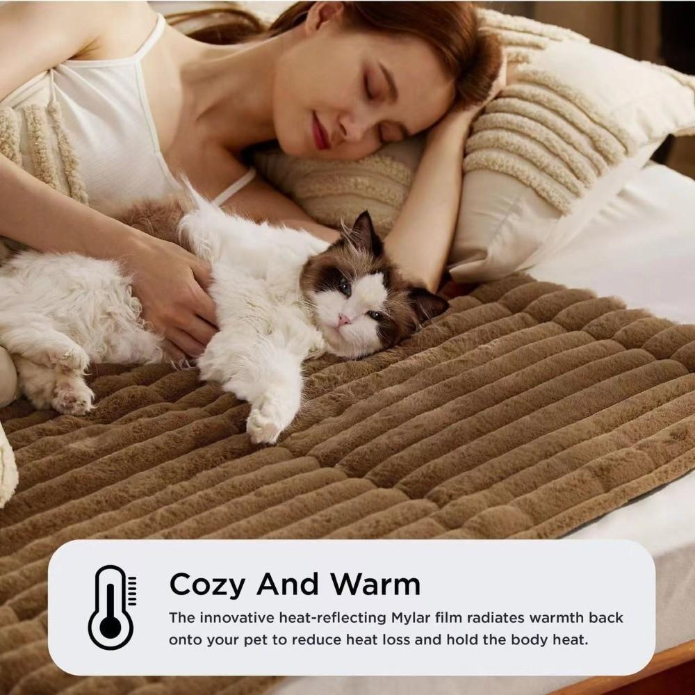 Comfortable Self-Warming Cat Dog Mat Pet Fleeces Ultra Soft Pet Bed Machine Washable Warm Cozy Pet Sleeping Mat Cat