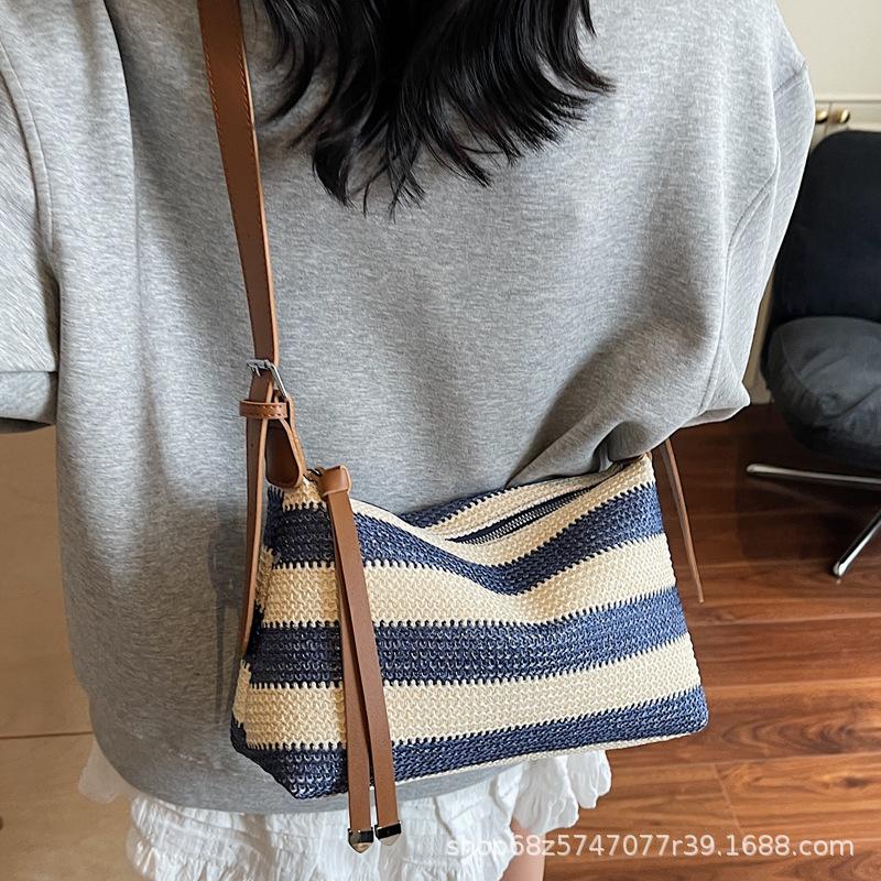 Bag Women's 2025 New Colorful Straw Portable Bucket Bag Casual Beach Resort Style Woven One Shoulder Crossbody Bag