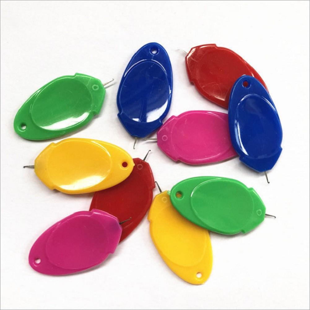 

Удобный инструмент, нитевдеватель для ручной машины красный