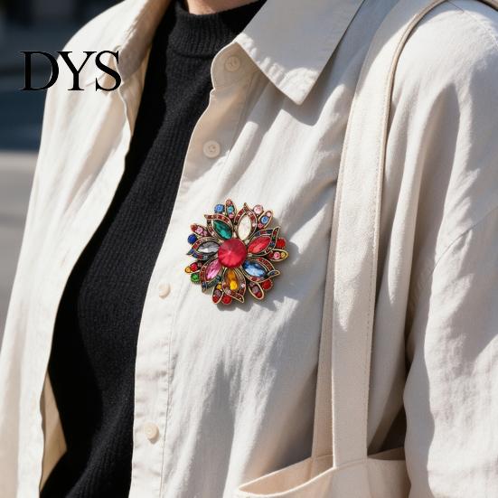 Alloy Clothing Pin Retro Rhinestone Flower Brooch for Women, Vintage Floral Lapel Oxidation Resistant Pin, Jewelry Accessory Wedding Party Prom Women