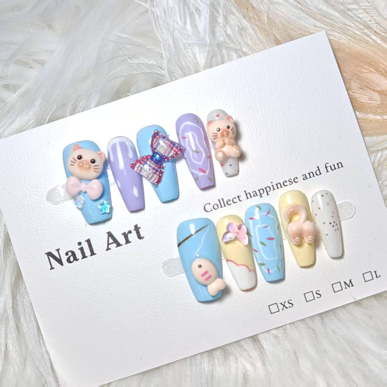 

Расписанный вручную мультяшный кот и рыба - Маникюр ручной работы, накладные ногти Large