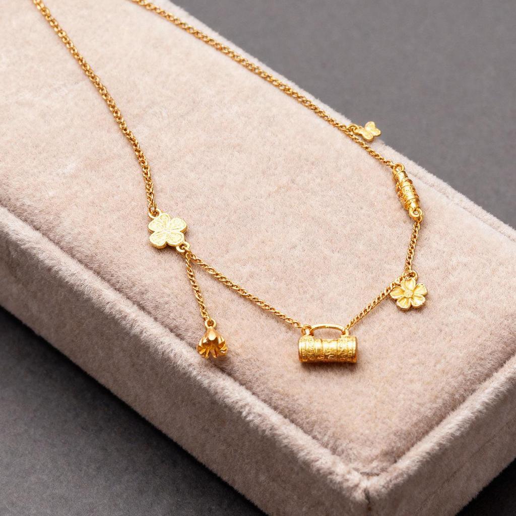Exquisite Sparkling Sand Gold Four-Leaf Clover Tassel Necklace – Ethnic Style, Long-Lasting Color, High-End Feel