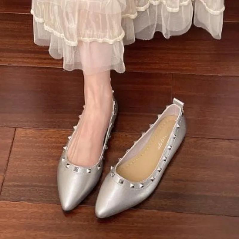 2025 High Quality Ladies Shoes Shallow Women's Flats Rivet Casual Flat Shoes Sexy Pointed Toe Plus Size Light Flat Shoes