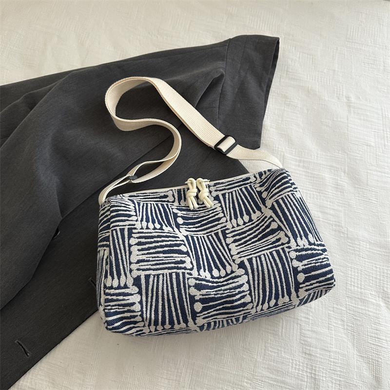 Fashionable Medium Sized Womens Tote With Unique Design And Comfortable Single Shoulder Strap синий