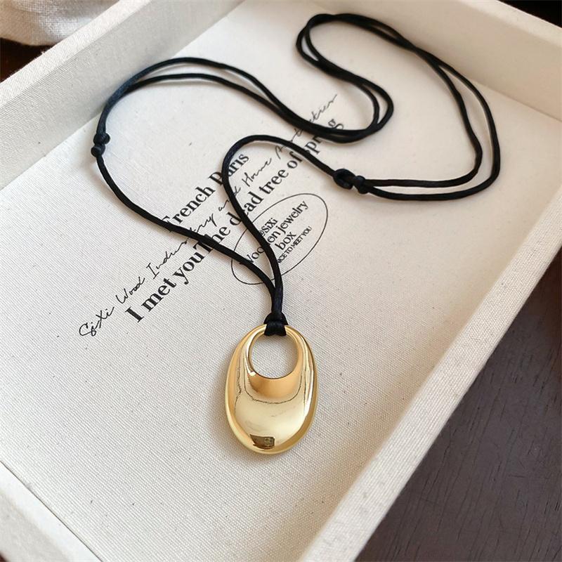 

Korean Fashion Metal Oval Hollow Pendant Long Black Pu Leather Adjustable Necklace For Women Charm Aesthetic Jewelry Accessory