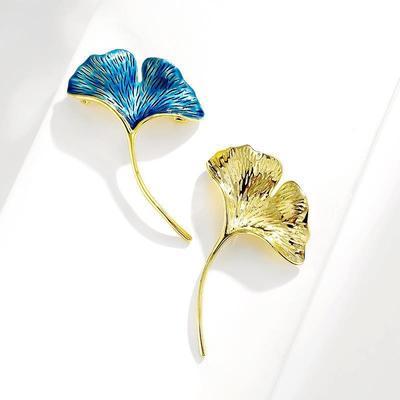 Elegant Korean Ginkgo Leaf Brooch for Women - Stylish Simple Pin for Cardigans and Jackets