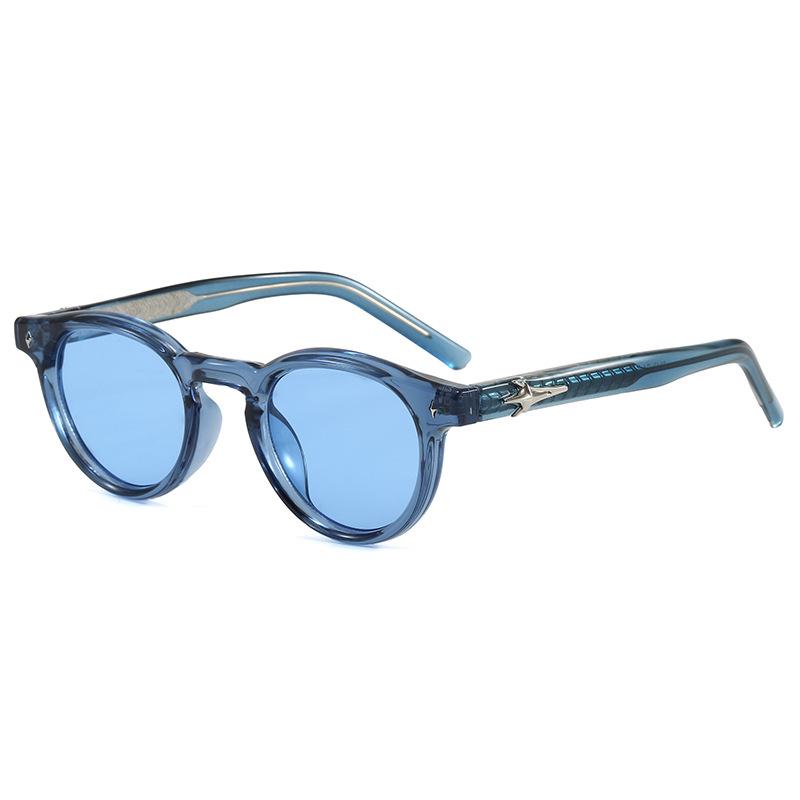 

Sunglasses fashion, European, American and Korean men s and women s street shooting stars have the same sunglasses.