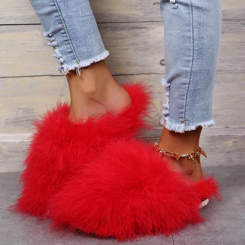 Fashion Women Luxury Fur Slippers 2025 New Lightweight Flat Half Slippers Outdoor Baotou Shoes Women Fashion Round Toe Fur Slides Woman
