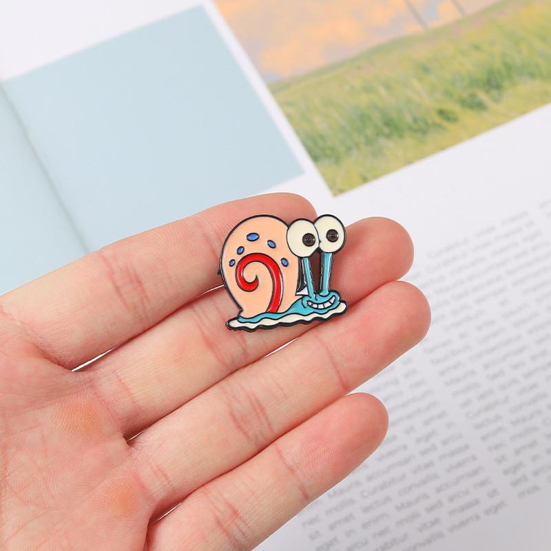 Unique Cartoon Snail Metal Brooch Fashionable Alloy Badge For Pets And Collectors