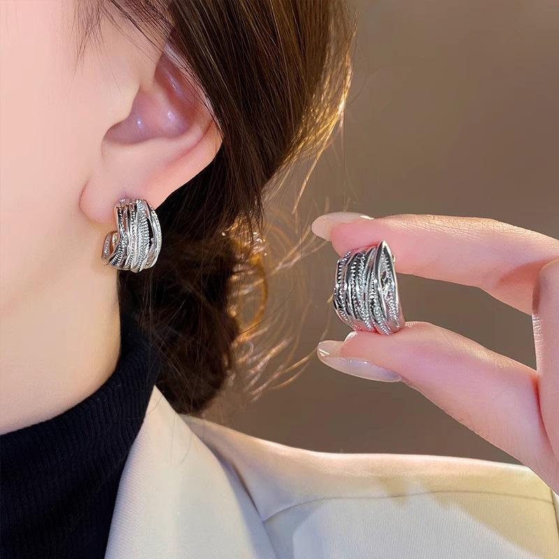Niche Minimalist Texture Stud Earrings, Multi-layer Cross Design, Cold and Advanced Commuting Versatile Earrings Earrings