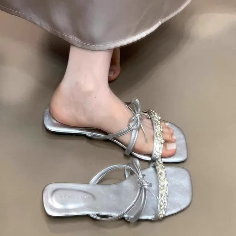 Coarse heel silver beautiful one-word slippers fairy shoes wear 2025 new summer French sandals rhinestone sandals
