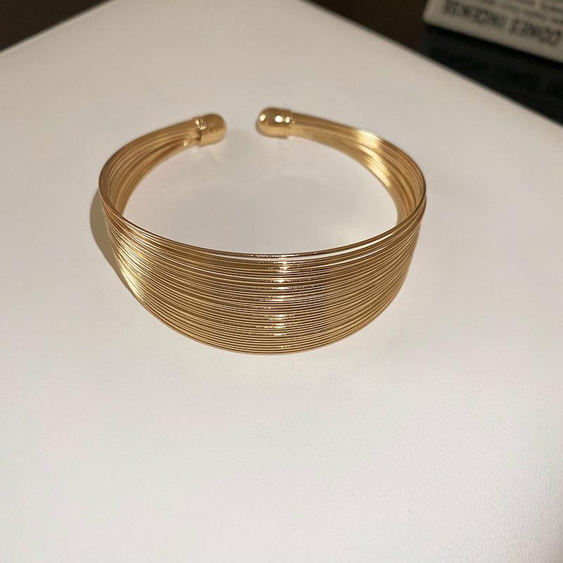 Ensemble de colliers géométriques multicouches européen et américain: Chaîne de clavicule de luxe rétro Accessoires de mode