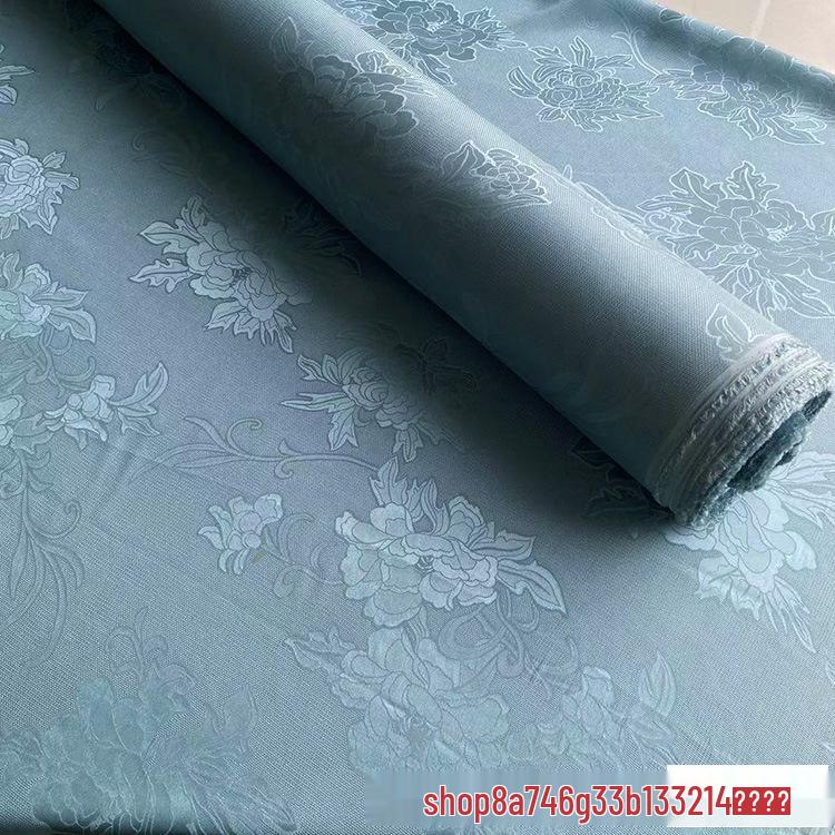 Žakárová látka Hanfu Qipao s otevřeným vzorem Motýli a pivoňky - 100% morušové hedvábí