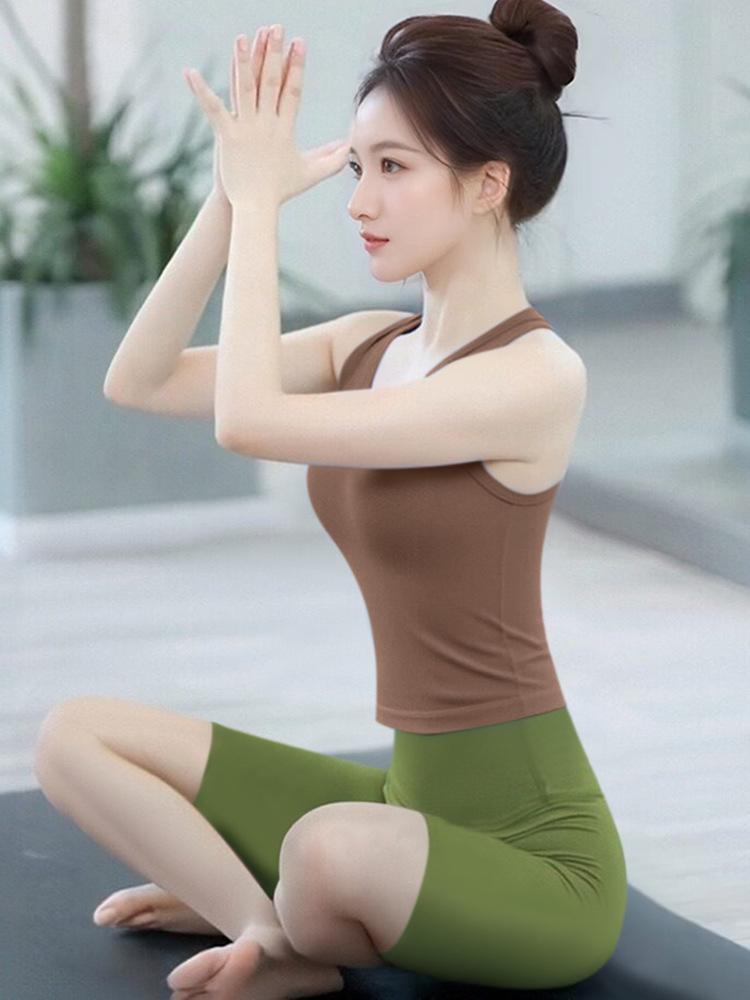 Stunning Padded Women's Yoga Top - 2026 Spring Sleeveless Pilates Training Wear