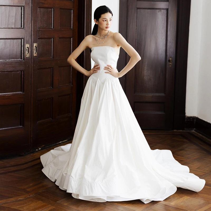 French Retro Tube Top Light Wedding Dress Simple Niche Satin Mori Small Trailing Dress Bridal Morning Robe Going Out Yarn