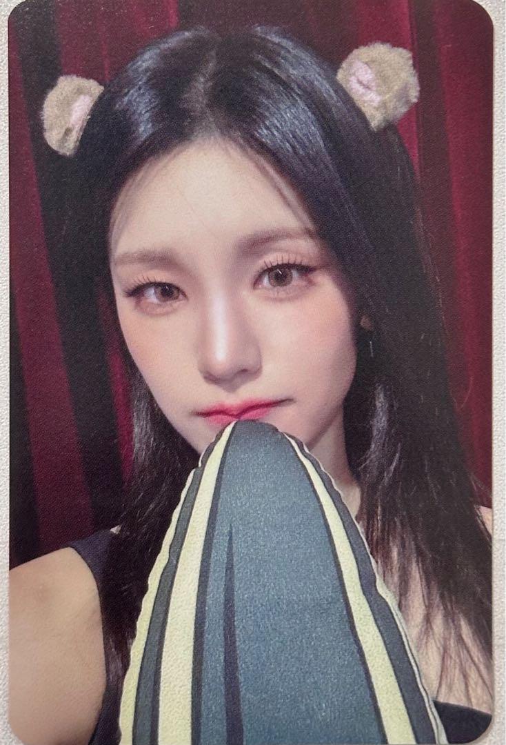 

[USED] ITZY GOLD Yeji Makestar Autograph Session Trading Card