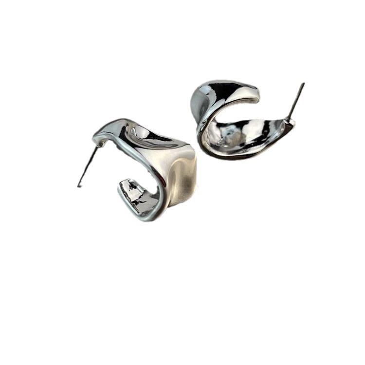 Matsumoto Enai, The Same Simple Hammer-Pattern Arc Earrings, Irregular Temperament, Wide-Sided Smooth Surface, C-Shaped Ring Earrings, Studs.