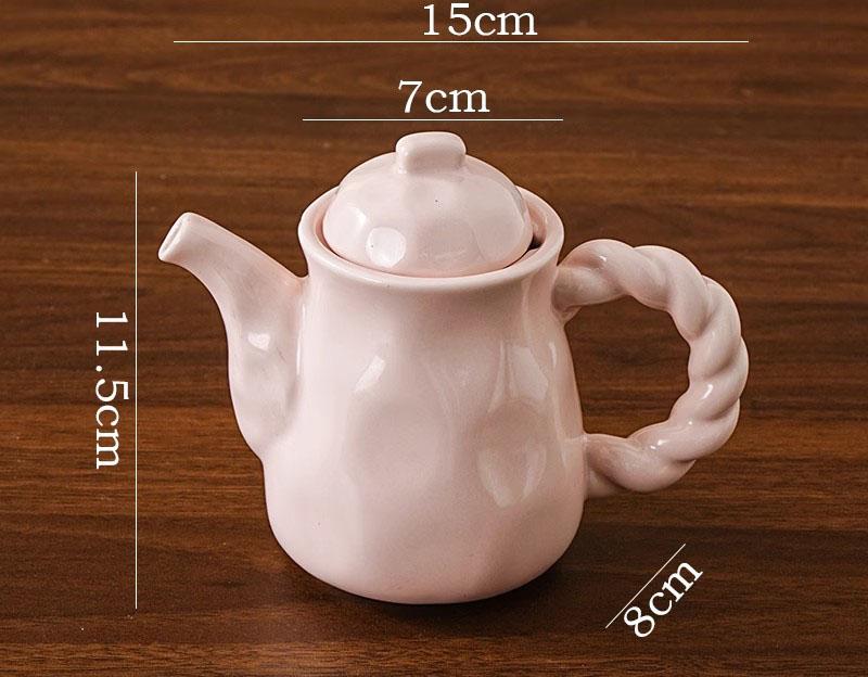 

Cream Wind Ceramic Oil Can Japanese Style New Household 300ml Solid Color Vinegar Can with Lid Handle Aesthetic Kitchen Utensils рожевий