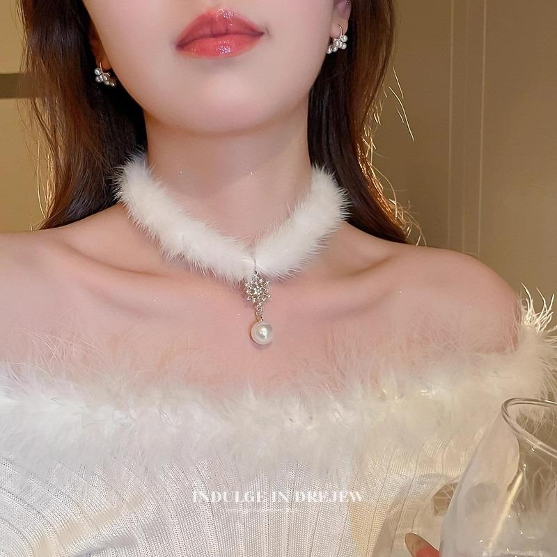 Korean Sweet Feather Plush Snowflake Choker for Women Fashion Snowflake Pearl Necklace Wedding Party Jewelry Gifts Black White