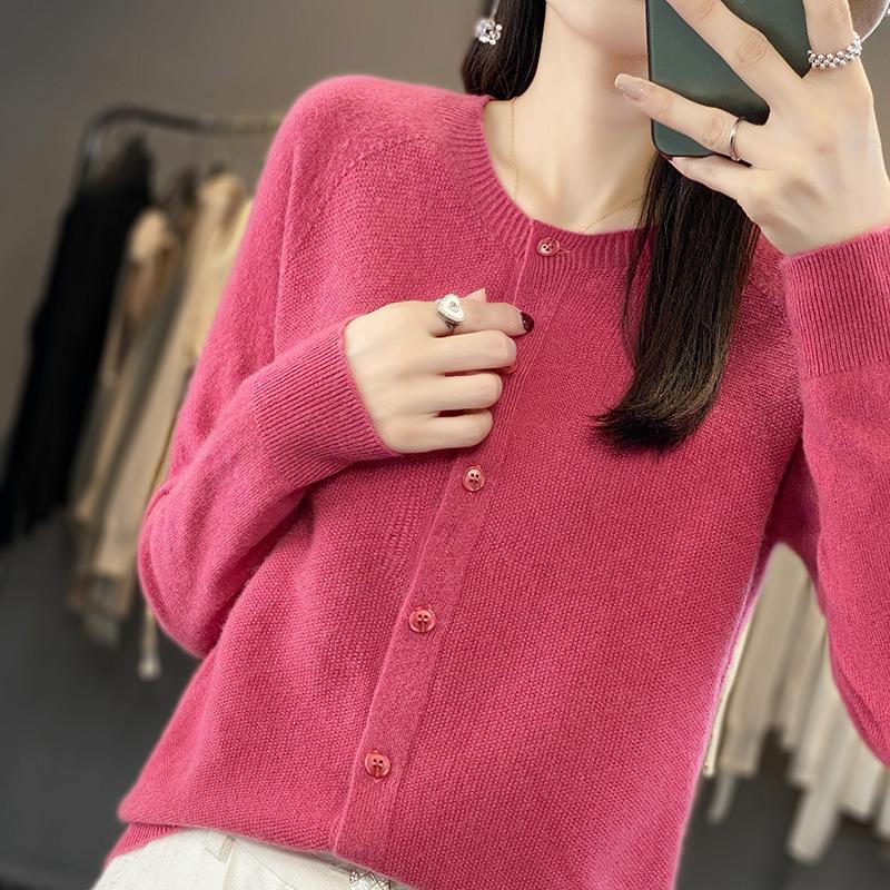 Neuer Herbst- und Winter-Rundhals-Cardigan für Damen, Langarm-Oberteil, Basisschicht, Oberbekleidung, Modischer und vielseitiger Strickpullover