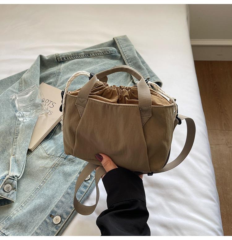 

Manufacturer simple casual portable canvas small bag women s bag 2025 new trendy fashion versatile messenger bag хакі