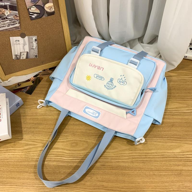 

Контрастного цвета школьные рюкзаки большой вместимости для учеников средней школы Женские сумки через плечо для учениц старшей школы Значки-шарики и рюкзаки