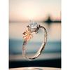 Neuankömmling Klassischer Ring mit Weißzirkon-Einlage und Zinklegierungsmaterial für Damenschmuck