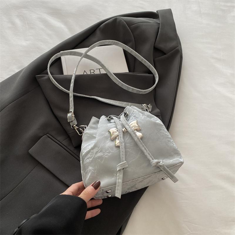 Large Capacity Stylish Shoulder Bag For Women Winter New Design Casual Bucket Bag In Black Silver Khaki Rose Pink Light Pink Blue Green White Colors