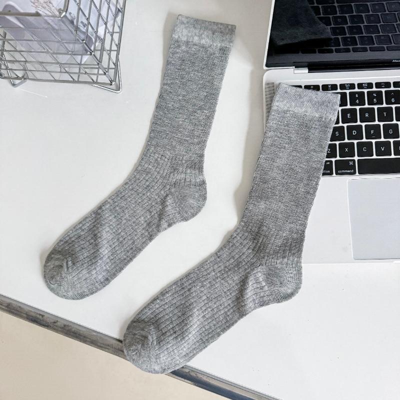 Spring and Summer Thin Solid-color Combed Cotton Boneless Women's Socks, Simple and Versatile, White Comfortable Pile-up Socks