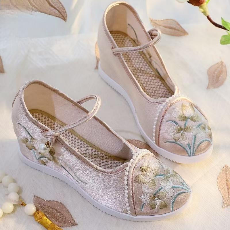 Woman's New Ethnic Style Increased Internal Embroidered Shoe Soft Sole Non Slip Shallow Round Toe Mary Jane Shoes Hanfu Shoes