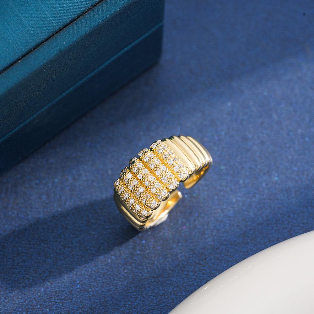 Huitan Exquisite Zircon Inlaid Ring for Women – Shiny, Stylish Engagement Jewelry