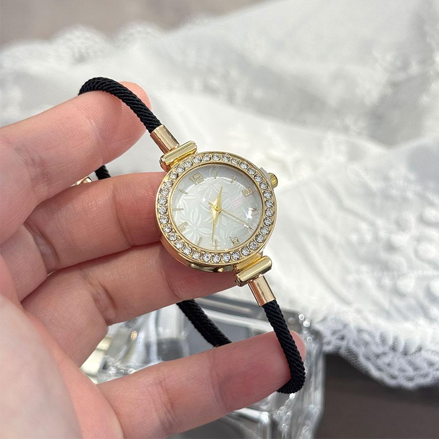 

Women s watch with diamond white dial multi-color woven strap simple personality design suitable for sending friends чёрный