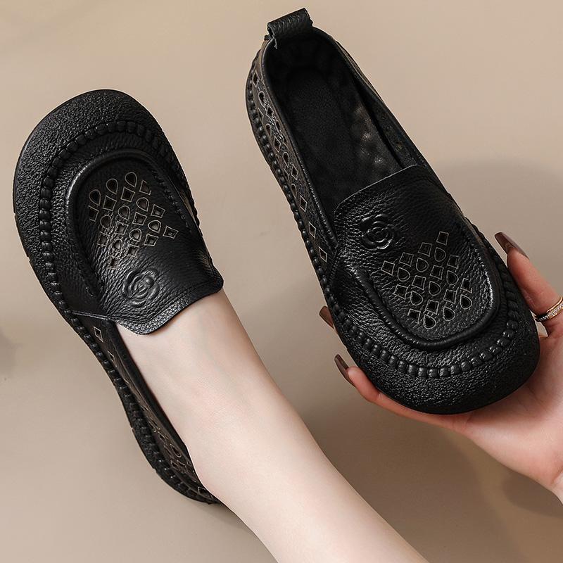 Fashion New authentic leather slip on flats women's ancient perforated breathable moccasins woman exquisite embossed rose loafers shoes