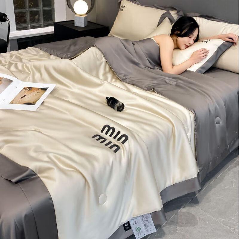 Bestickte Sommerkühlbettdecke aus Eisseide 4-teiliges Set